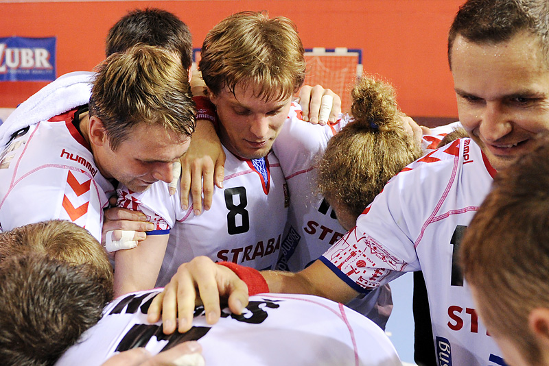 Takto sympaticky vstoupil český tým proti Nizozemsku v kvalifikaci na ME 2012 v červnu 2011.